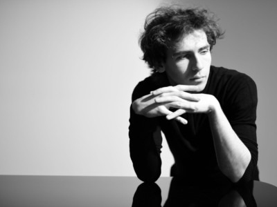 Alexandre-Kantorow-c-Sasha-Gusov_0886-1-scaled_400x300_acf_cropped