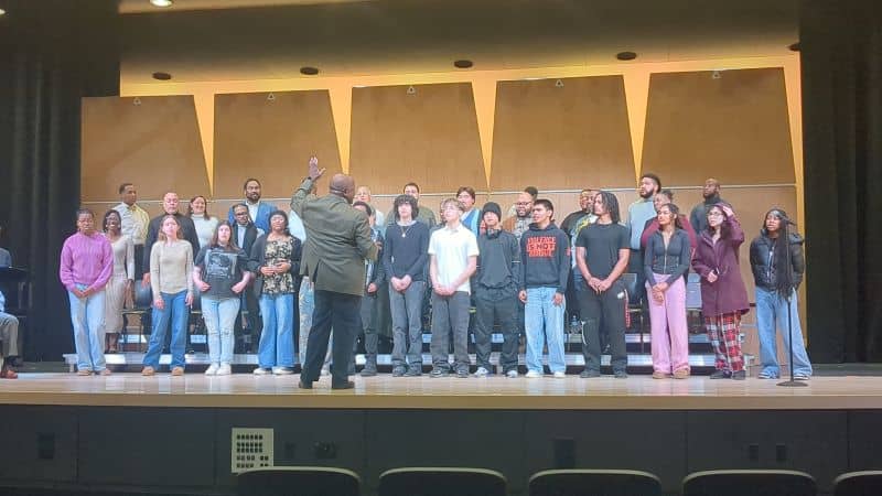 Everett at Doherty with students 800 wide